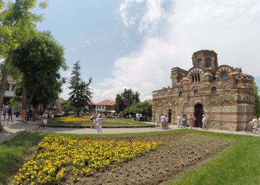 Nessebar, Bulgaristan - 16 Haziran: insanlar nessebar, Bulgaristan 16 Haziran 2014 eski şehir ziyaret. Nessebar 1956 yılında müze kent, unesco tarafından Arkeoloji ve mimari rezervasyon olarak ilan edildi.