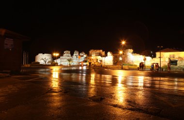 les gens visitent la vieille ville le 18 juin 2014 à nessebar, Bulgarie