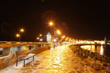 les gens visitent la vieille ville le 18 juin 2014 à nessebar, Bulgarie
