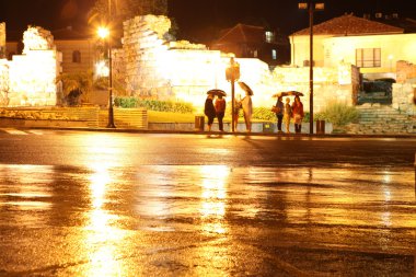 les gens visitent la vieille ville le 18 juin 2014 à nessebar, Bulgarie