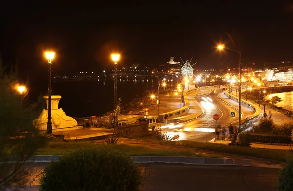 Pessoas visitam a Cidade Velha em 18 de junho de 2014 em Nessebar, Bulgária — Fotografia de Stock