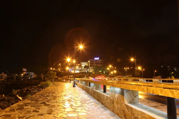 Pessoas visitam a Cidade Velha em 18 de junho de 2014 em Nessebar, Bulgária — Fotografia de Stock