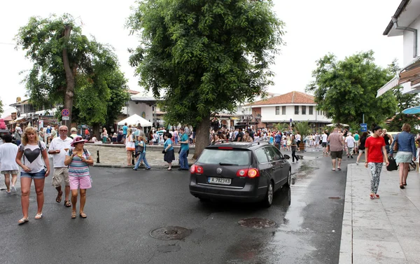 People visit Old Town on June 18, 2014 in Nessebar, Bulgaria. — Stock Photo, Image