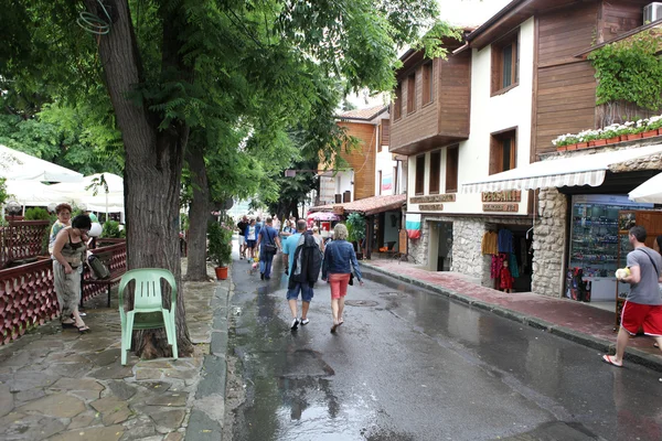 Ludzie odwiedzić starego miasta na 18 czerwca 2014 w nessebar, Bułgaria. — Zdjęcie stockowe