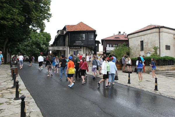 People visit Old Town on June 18, 2014 in Nessebar, Bulgaria. — Stock Photo, Image