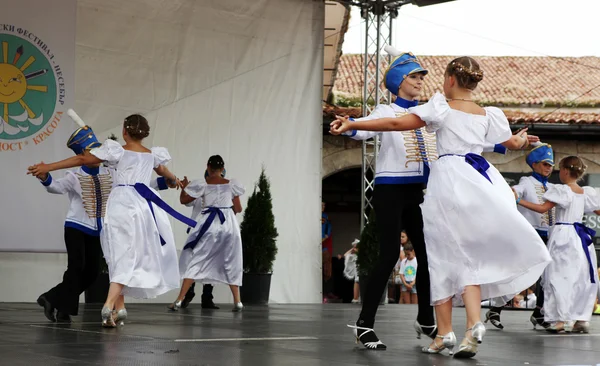 Nessebar - 18. Juni: "Sonne, Freude, Schönheit" 15. internationales Kinderfest am 18. Juni 2014 in Nessebar, Bulgarien. Los geht es am 15. Juni. — Stockfoto