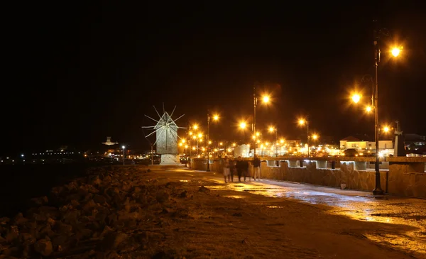 SUNNY BEACH, BULGARIJE - JUNI 19: Mensen bezoeken Sunny Beach op 19 juni 2014. Sunny Beach is de grootste en populairste badplaats in Bulgarije. — Stockfoto