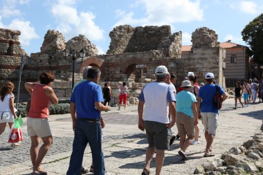 Nesebar, Bulgaristan - Ağustos 29: Ağustos 29, eski şehir ziyaret 2014 yılında nesebar, Bulgaristan. Nesebar 1956 yılında müze kent, unesco tarafından Arkeoloji ve mimari rezervasyon olarak ilan edildi.