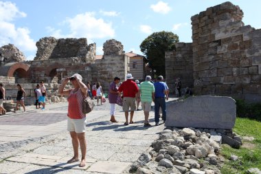 Nesebar, Bulgaristan - Ağustos 29: Ağustos 29, eski şehir ziyaret 2014 yılında nesebar, Bulgaristan. Nesebar 1956 yılında müze kent, unesco tarafından Arkeoloji ve mimari rezervasyon olarak ilan edildi.