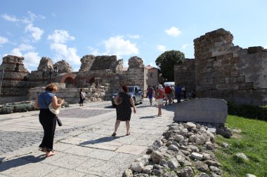 Nesebar, Bulgaristan - Ağustos 29: Ağustos 29, eski şehir ziyaret 2014 yılında nesebar, Bulgaristan. Nesebar 1956 yılında müze kent, unesco tarafından Arkeoloji ve mimari rezervasyon olarak ilan edildi.