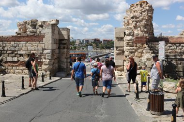 Nesebar, Bulgaristan - Ağustos 29: Ağustos 29, eski şehir ziyaret 2014 yılında nesebar, Bulgaristan. Nesebar 1956 yılında müze kent, unesco tarafından Arkeoloji ve mimari rezervasyon olarak ilan edildi.