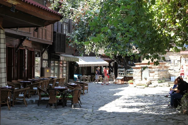 ネセバル ブルガリア - 8 月 29: 人々 は 8 月 29 日に旧市街を訪問ブルガリア、ネセバルで 2014年。ネセバル 1956 年にユネスコによって考古学や建築の予約、博物館都市として宣言されました. — ストック写真