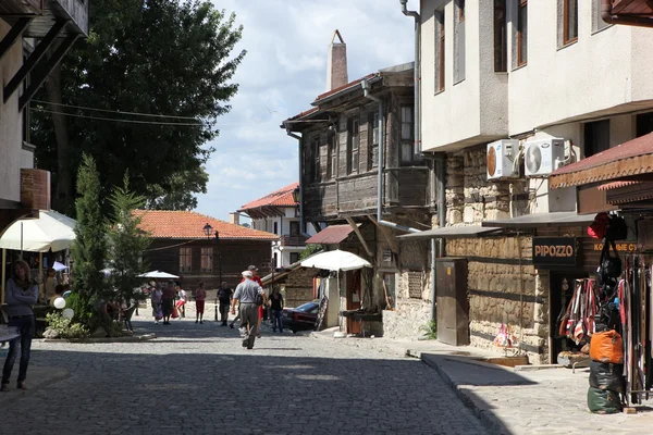 Nesebar, Bulharsko - srpen 29: lidé navštívit staré město na Srpen 29, 2014 v nesebar, Bulharsko. Nesebar v roce 1956 byl deklarován jako muzeum města, archeologické a architektonické rezervace UNESCO. — Stock fotografie