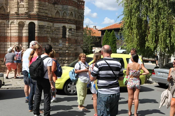 NESEBAR, BULGARIA - AUGUST 29: People visit Old Town on August 29, 2014 in Nesebar, Bulgaria. Nesebar in 1956 was declared as museum city, archaeological and architectural reservation by UNESCO. — Stock Photo, Image