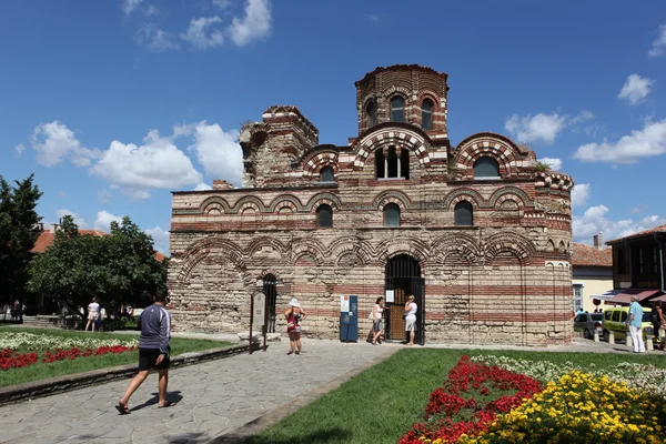 ネセバル ブルガリア 日に旧市街を訪問ブルガリア ネセバルで 2014年 ネセバル 1956 年にユネスコによって考古学や建築の予約 博物館都市として宣言されました — ストック写真
