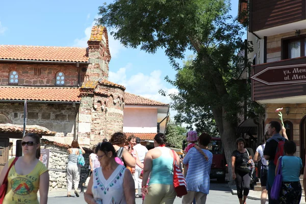 内塞伯尔，保加利亚-8 月 29： 人们访问旧城 8 月 29 日，在保加利亚内塞伯尔 2014 年。内的塞伯尔在 1956 年被宣布为市博物馆、 考古及建筑保留由教科文组织. — 图库照片