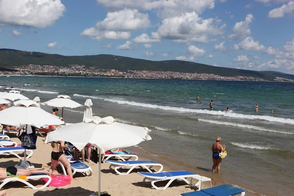 SUNNY BEACH, BULGARIA - AUGUST 29: People visit Sunny Beach on August 29, 2014. Sunny Beach is the largest and most popular seaside beach resort in Bulgaria. — Stock Photo, Image