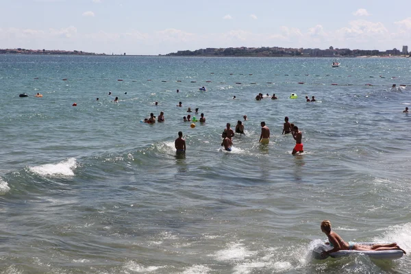 SUNNY BEACH, BULGARIA - AUGUST 29: People visit Sunny Beach on August 29, 2014. Sunny Beach is the largest and most popular seaside beach resort in Bulgaria. — Stock Photo, Image