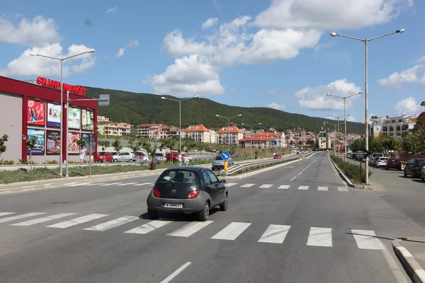 SVETI VLAS - 29 de agosto: As pessoas visitam Sveti Vlas em 29 de agosto de 2014. Sveti Vlas é uma cidade e uma estância balnear na costa do Mar Negro da Bulgária, localizada no município de Nesebar, província de Burgas . — Fotografia de Stock