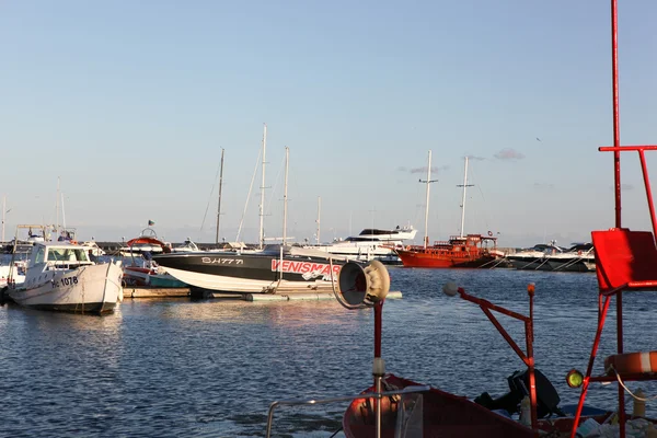 SVETI VLAS - 29 agosto: Yachtport Marina Dinevi, 29 agosto 2014. Sveti Vlas è una città e località balneare sulla costa del Mar Nero della Bulgaria, situato nel comune di Nesebar, provincia di Burgas . — Foto Stock