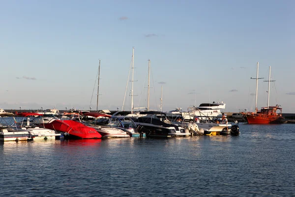 Sveti vlas - augustus 29: yachtport marina dinevi, augustus 29, 2014. Sveti vlas is een plaats (town) en seaside resort op de Zwarte Zee kust van Bulgarije, gelegen in de gemeente nesebar Boergas. — Stockfoto