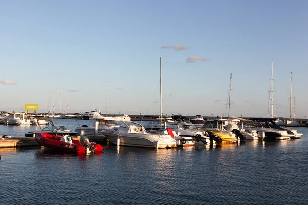 SVETI VLAS - 29 de agosto: Yachtport Marina Dinevi, 29 de agosto de 2014. Sveti Vlas é uma cidade e uma estância balnear na costa do Mar Negro da Bulgária, localizada no município de Nesebar, província de Burgas . — Fotografia de Stock