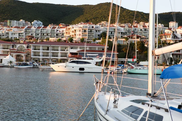 Sveti vlas - 29. august: yachtport marina dinevi, 29. august 2014. sveti vlas ist eine stadt und badeort an der Schwarzmeerküste Bulgariens, in nesebar gemeinde, burgas provinz. — Stockfoto