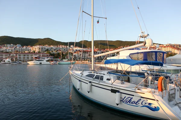 SVETI VLAS - 29 de agosto: Yachtport Marina Dinevi, 29 de agosto de 2014. Sveti Vlas es una localidad de Bulgaria situada en la costa del Mar Negro, en el municipio de Nesebar, provincia de Burgas. . — Foto de Stock