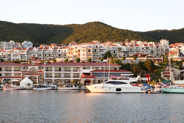 SVETI VLAS - 29 de agosto: Yachtport Marina Dinevi, 29 de agosto de 2014. Sveti Vlas é uma cidade e uma estância balnear na costa do Mar Negro da Bulgária, localizada no município de Nesebar, província de Burgas . — Fotografia de Stock