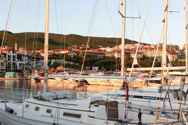 SVETI VLAS - 29 agosto: Yachtport Marina Dinevi, 29 agosto 2014. Sveti Vlas è una città e località balneare sulla costa del Mar Nero della Bulgaria, situato nel comune di Nesebar, provincia di Burgas . — Foto Stock