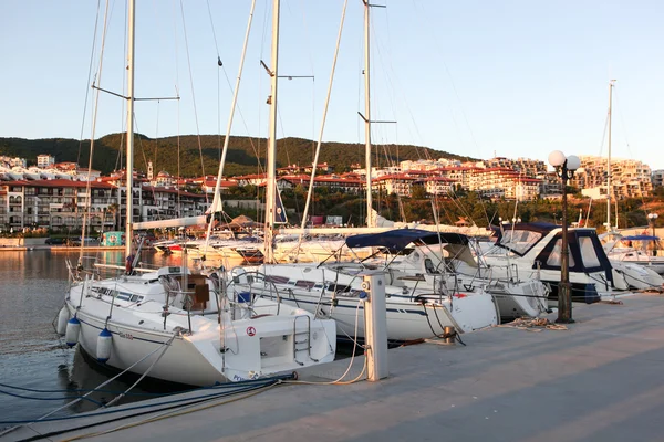 SVETI VLAS - 29 AOÛT : Yachtport Marina Dinevi, 29 août 2014. Sveti Vlas est une ville et une station balnéaire sur la côte de la mer Noire de Bulgarie, située dans la municipalité de Nesebar, province de Burgas . — Photo