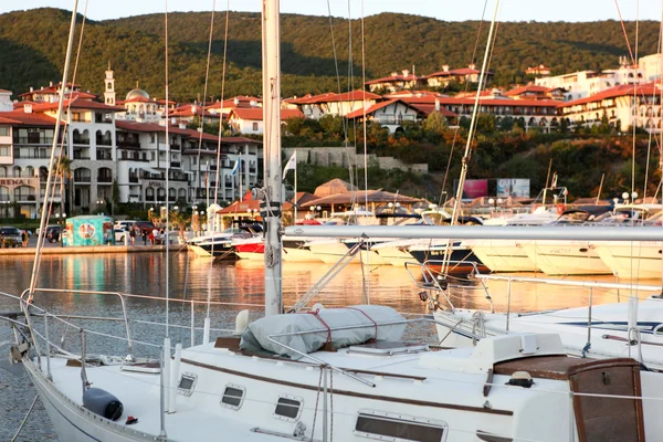 Sveti vlas - 29. august: yachtport marina dinevi, 29. august 2014. sveti vlas ist eine stadt und badeort an der Schwarzmeerküste Bulgariens, in nesebar gemeinde, burgas provinz. — Stockfoto