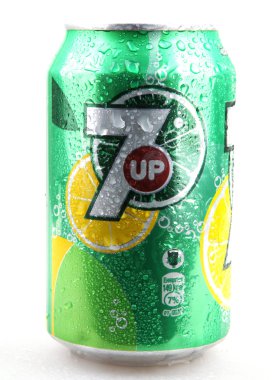 Aytos, Bulgaristan - 11 Aralık 2014: Coca-Cola ve Pepsi 330 ml'lik kutu fotoğraf. Dünyanın en popüler gazlı içecek Coca Cola ve Pepsi arasındadır.