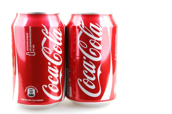 Aitos, Bulgarije - 11 December 2014: Foto van een Coca-Cola en Pepsi 330 ml blikjes. Coca-Cola en Pepsi behoren tot de meest populaire koolzuurhoudende dranken in de wereld. — Stockfoto