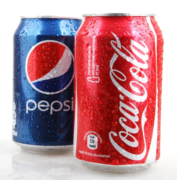 AYTOS, BULGARIA - DECEMBER 11, 2014: Photo of a Coca-Cola and Pepsi 330 ml cans. Coca-cola and Pepsi are among the most popular carbonated drinks in the world. — Stock Photo, Image