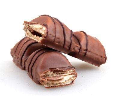 Aytos, Bulgaristan - 03 Nisan 2015: Kinder Bueno çikolata şeker çubuğu. Kinder Bueno İtalyan şekerleme üreticisi Ferrero tarafından yapılan bir çikolata Bar olduğunu.