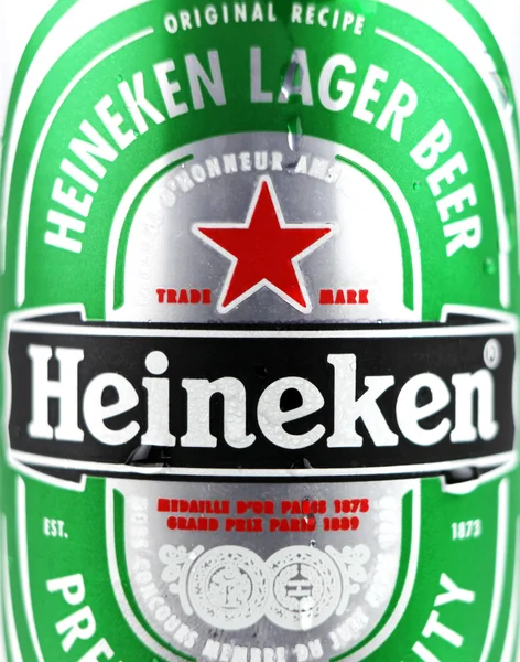 Aytos, Bulgaristan - 14 Temmuz 2015 Heineken arka plan. Heineken International 1864 yılında Gerard Adriaan Heineken Amsterdam tarafından kurulan bir Hollandalı bira, şirketidir. — Stok fotoğraf