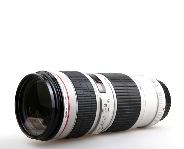 Aitos, Bulgarije - 29 juli 2015: Canon Ef 70-200mm f / 4l Usm Lens. Canon Inc. is dat een Japanse multinationale onderneming gespecialiseerd in de vervaardiging van beeldvorming en optische producten. — Stockfoto