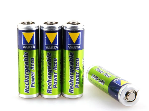 Aytos, Bulgarien - 29 juli 2015: Varta batterier isolerade på vitt. VARTA Ag är ett tyskt företag som tillverkar batterier för global automotive, industri,- och marknader. — Stockfoto