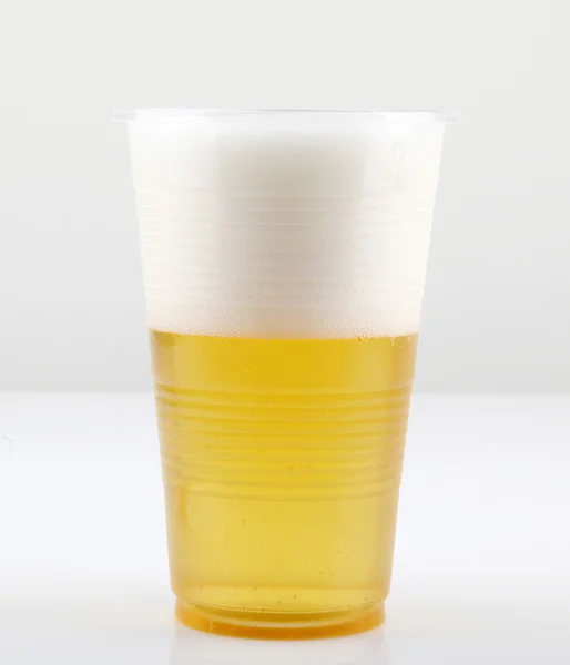 AYTOS, BULGARIA - AUGUST 11, 2015: Heineken Lager Beer Isolated On White. Heineken International adalah sebuah perusahaan pembuatan bir Belanda, yang didirikan pada 1864 oleh Gerard Adriaan Heineken di Amsterdam . — Stok Foto