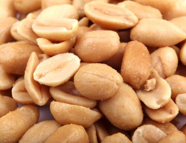 kızarmış, soyulmuş ve tuzlu fıstık yakın çekim.