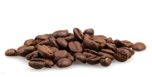 Kaffebønner isolert på hvit – stockfoto