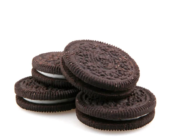 Aytos, Болгарія - 04 жовтня 2015: Oreo ізольовані на білому тлі. Oreo є сендвіч cookie, що складається з двох дисків шоколад з солодким кремом заповнення між ними. — стокове фото