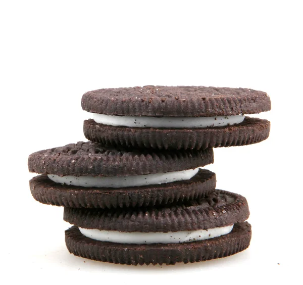 Aytos, bulgaria - 04. Oktober 2015: Oreo isoliert auf weißem Hintergrund. Oreo ist ein Sandwichkeks, bestehend aus zwei Schokoladenscheiben mit einer süßen Cremefüllung dazwischen. — Stockfoto