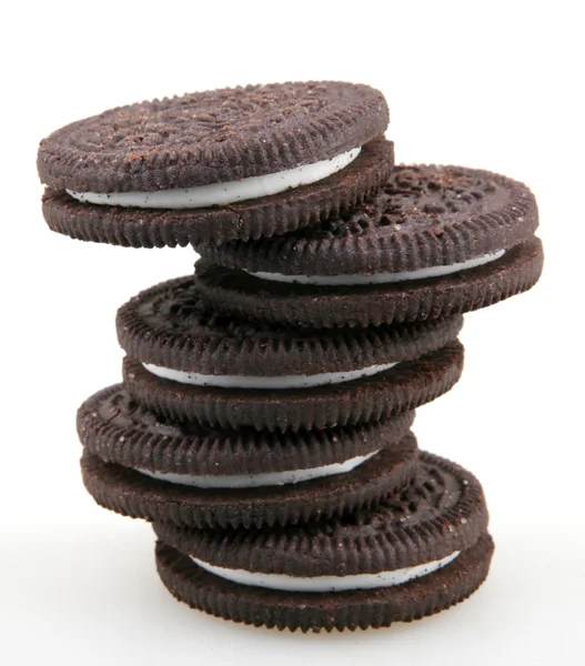 ΑΥΤΟΣ, Βουλγαρία - 04 Οκτωβρίου 2015: Oreo που απομονώνονται σε λευκό φόντο. Oreo είναι ένα μπισκότο σάντουιτς που αποτελείται από δύο δίσκους σοκολάτα με γλυκιά κρέμα πλήρωση στο μεταξύ. — Φωτογραφία Αρχείου