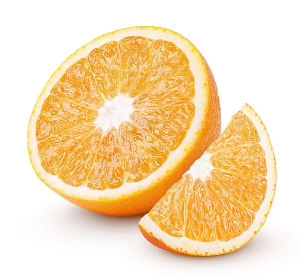 Halve en snijd oranje citrusvruchten geïsoleerd op wit — Stockfoto