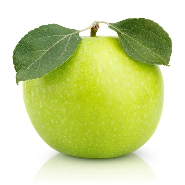 Groene appel met blad geïsoleerd op een witte — Stockfoto