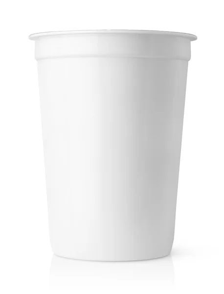 Biały plastikowy pojemnik na produkty mleczne z pokrywką folii — Zdjęcie stockowe
