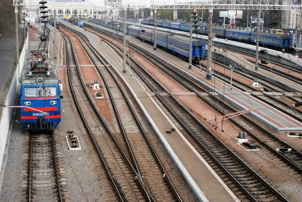 Güterzug auf dem Bahnhof — Stockfoto