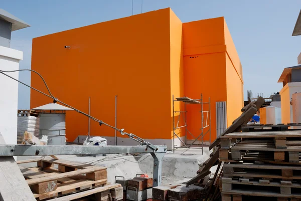 Turuncu bir yapısı ile bina yüksek katlı şantiye